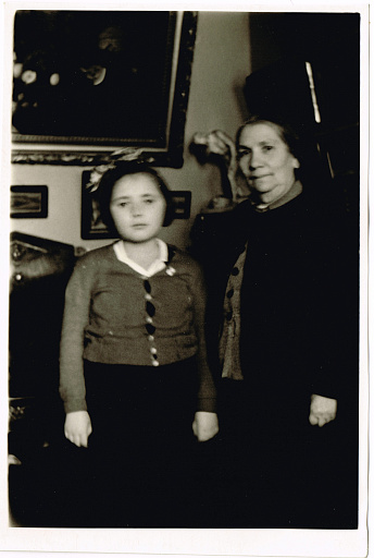 Щербакова Галя со свой бабушкой Сорокиной Натальей Евгеньевной