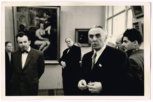 художник Щербаков Борис Валентинович на персональной выставке работ 